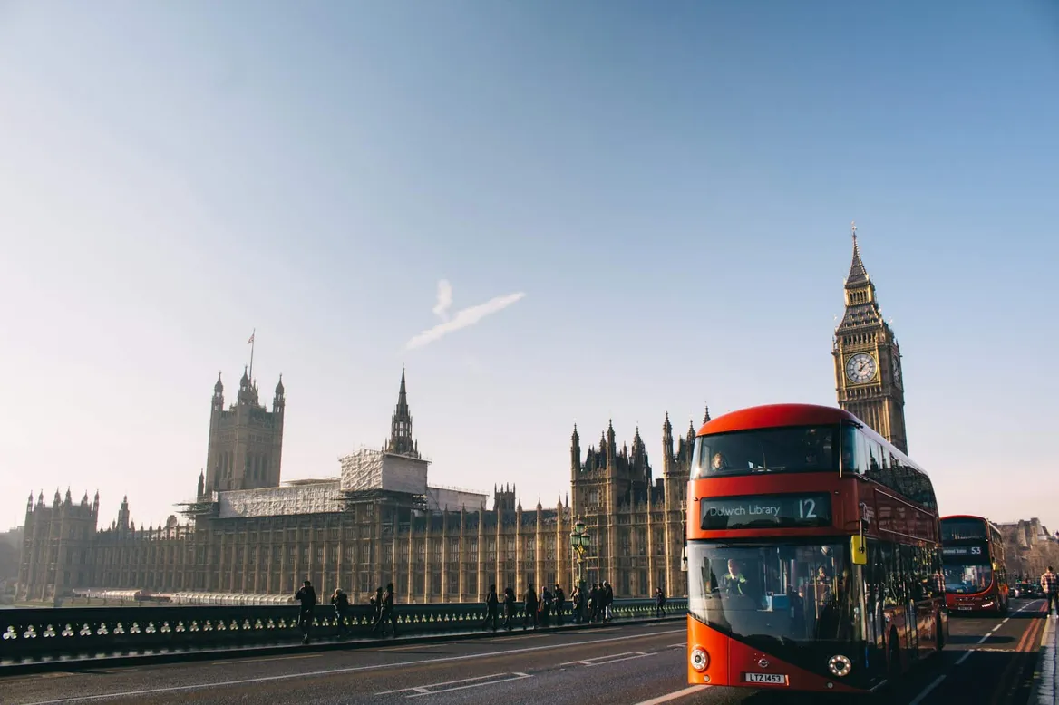 Röd buss, Palace of Westminster, London